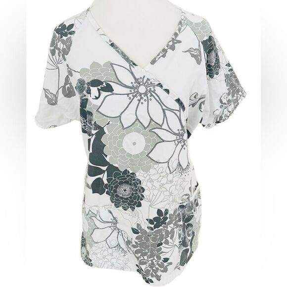 (2) Uniform Advantage UA Women’s scrub tops, set of (2), size small. - Picture 1 of 9